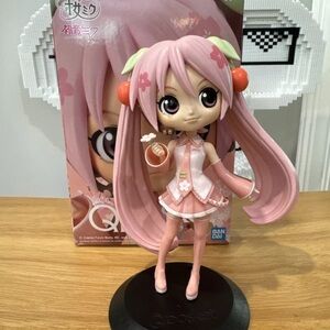 Sakura Miku Q Posket Figure